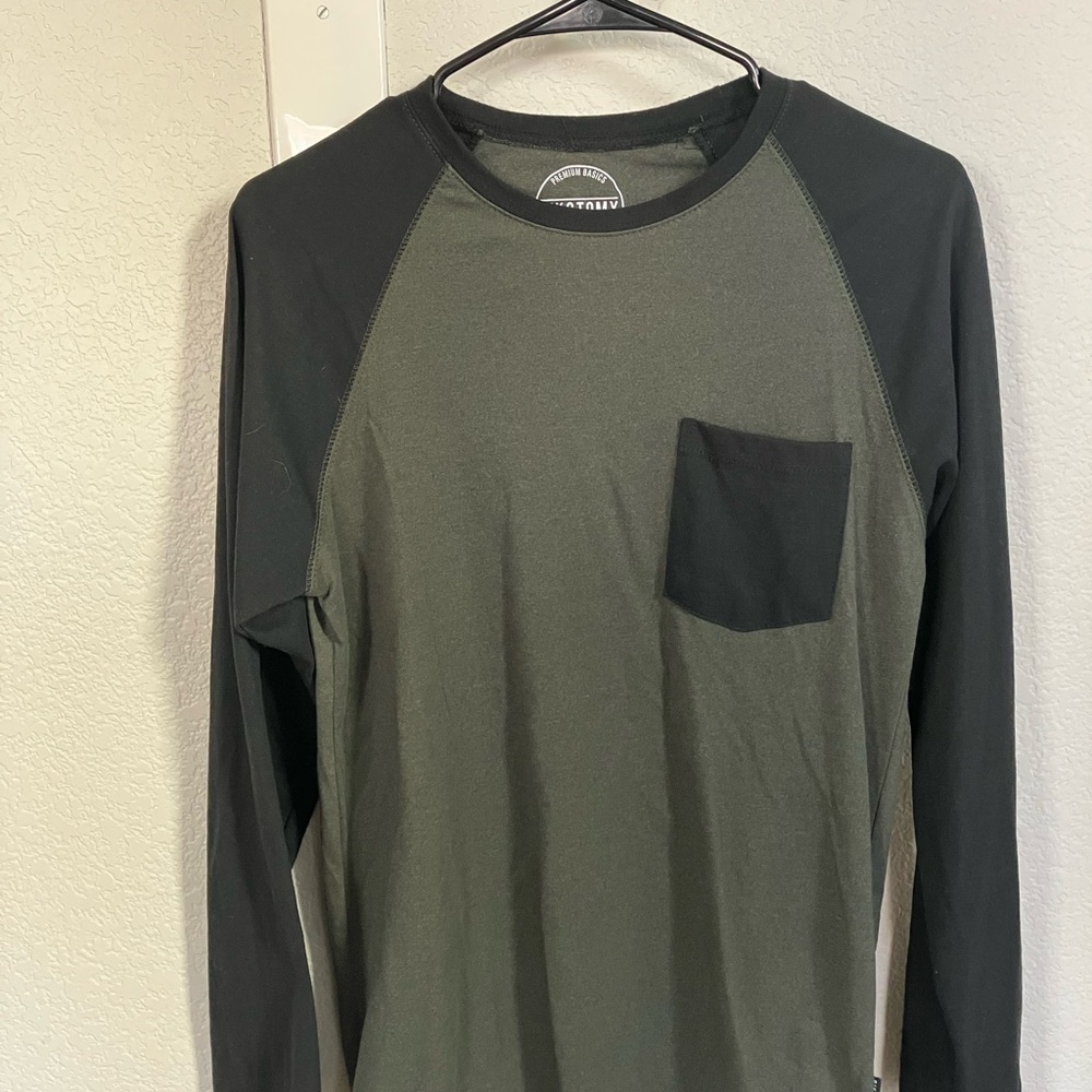 Men’s small baseball tee